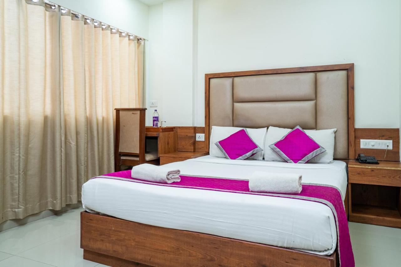 Nexstay Crystal Residency Kozhikode Bagian luar foto