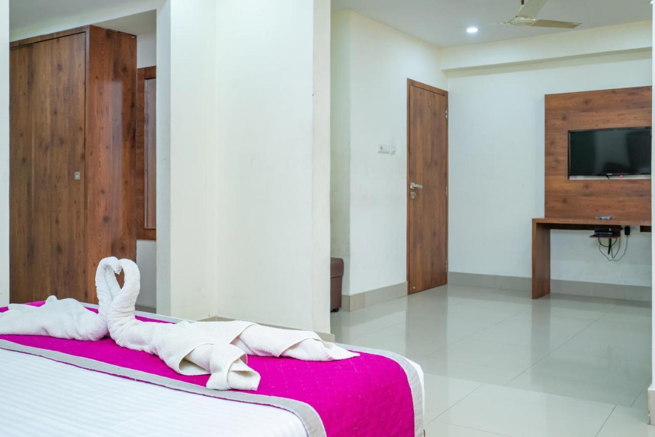 Nexstay Crystal Residency Kozhikode Bagian luar foto